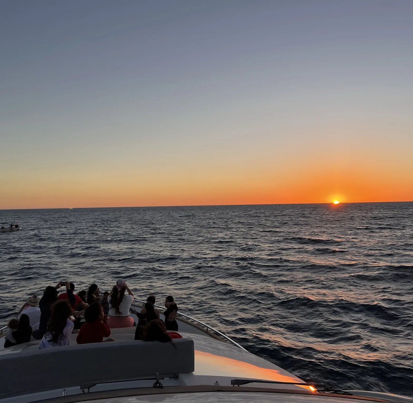 Antago 98 Yacht for Rent in Cabo San Lucas, luxury yacht rental Cabo San Lucas Los Cabos (13/16)