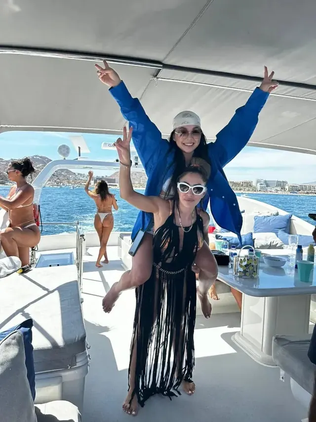 Antago 98 Yacht for Rent in Cabo San Lucas, luxury yacht rental Cabo San Lucas Los Cabos (15/16)