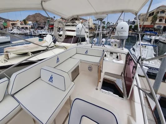 Azimut 38 Yacht for Rent in Cabo San Lucas, luxury yacht rental Cabo San Lucas Los Cabos (4/6)