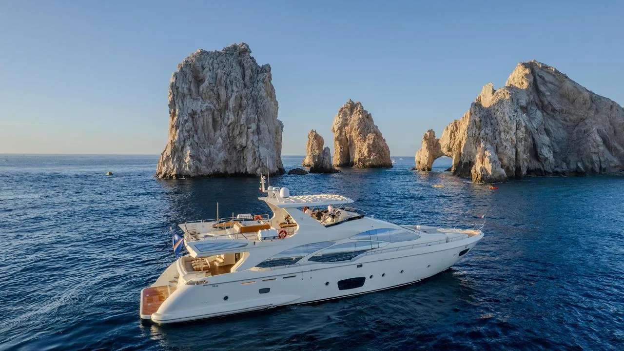 Azimut 95 Yacht for Rent in Cabo San Lucas, luxury yacht rental Cabo San Lucas Los Cabos (4/10)