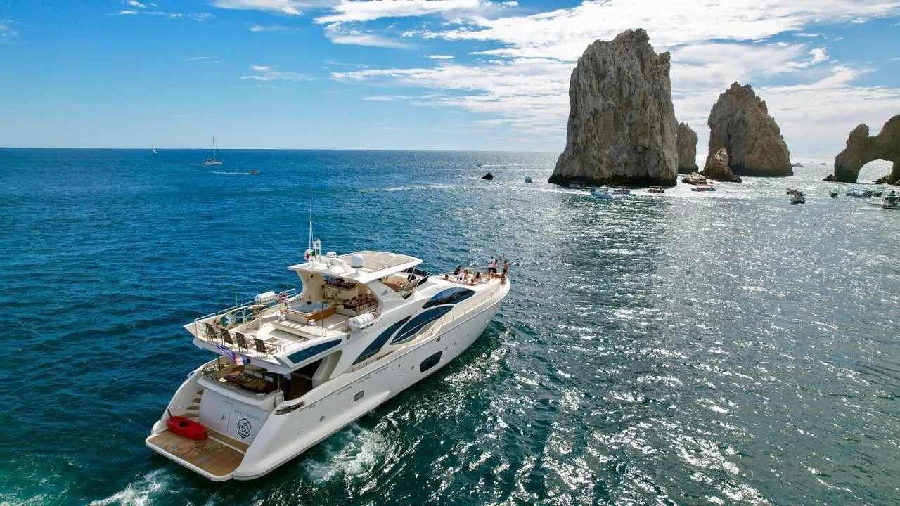 Azimut 95 Yacht for Rent in Cabo San Lucas, luxury yacht rental Cabo San Lucas Los Cabos (7/10)