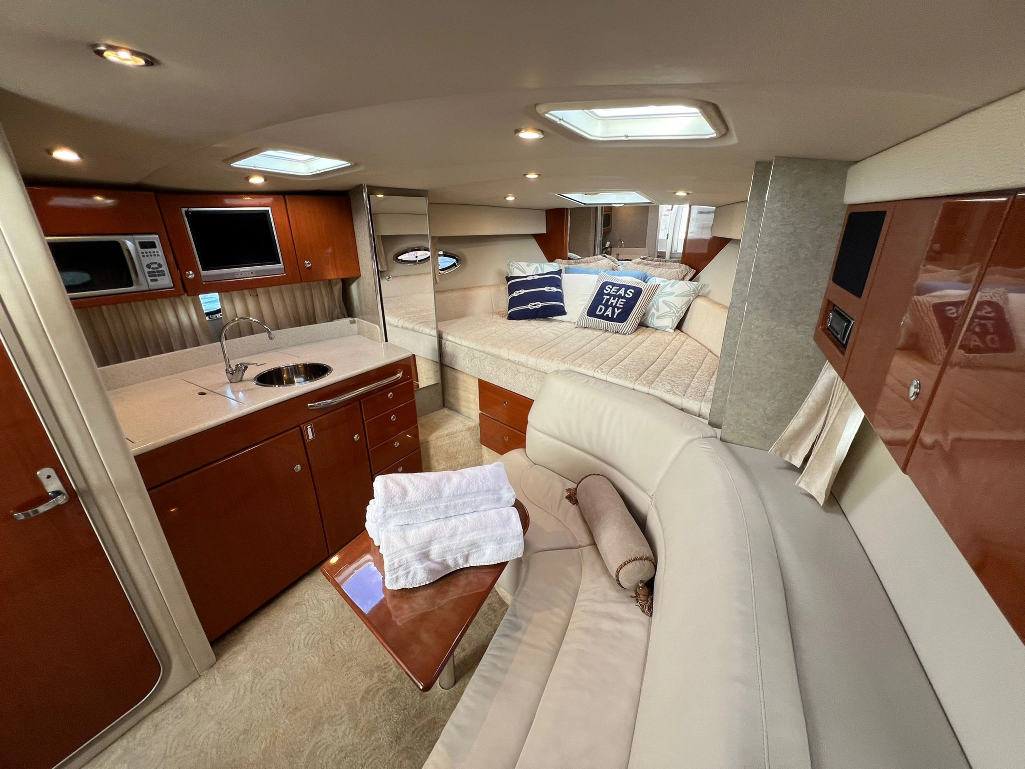 Formula 35 Yacht for Rent in Cabo San Lucas, luxury yacht rental Cabo San Lucas Los Cabos (6/10)