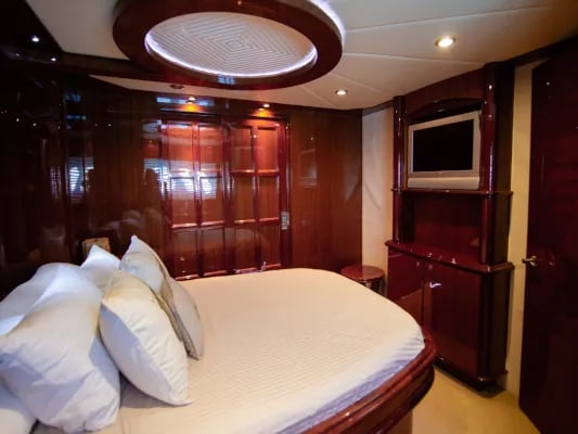 McKinna 70 Yacht for Rent in Cabo San Lucas, luxury yacht rental Cabo San Lucas Los Cabos (4/8)