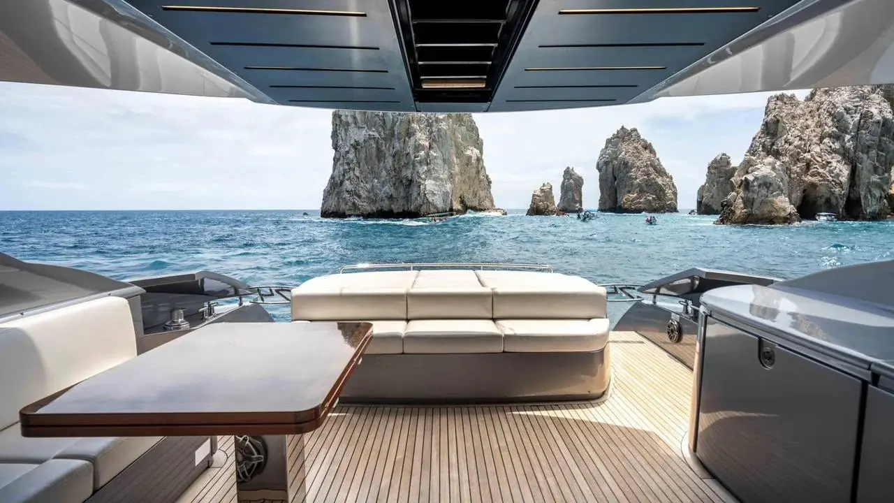Yate Pershing 75 en renta Cabo San Lucas, renta de yate Cabo San Lucas y Los Cabos (2/8)
