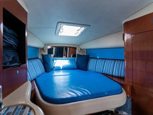 Sea Ray 32 Yacht for Rent in Cabo San Lucas, luxury yacht rental Cabo San Lucas Los Cabos (3/7)