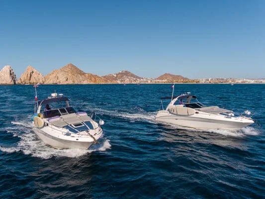 Sea Ray 32 Yacht for Rent in Cabo San Lucas, luxury yacht rental Cabo San Lucas Los Cabos (5/7)