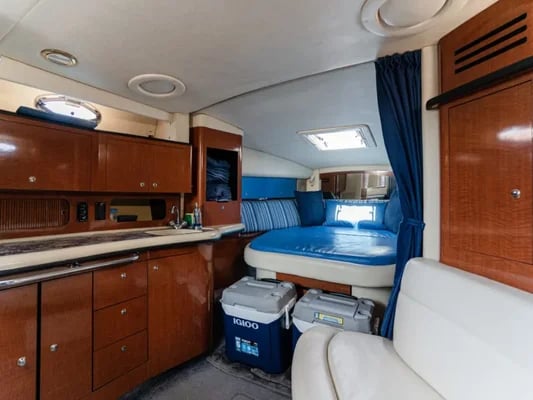 Sea Ray 32 Yacht for Rent in Cabo San Lucas, luxury yacht rental Cabo San Lucas Los Cabos (6/7)