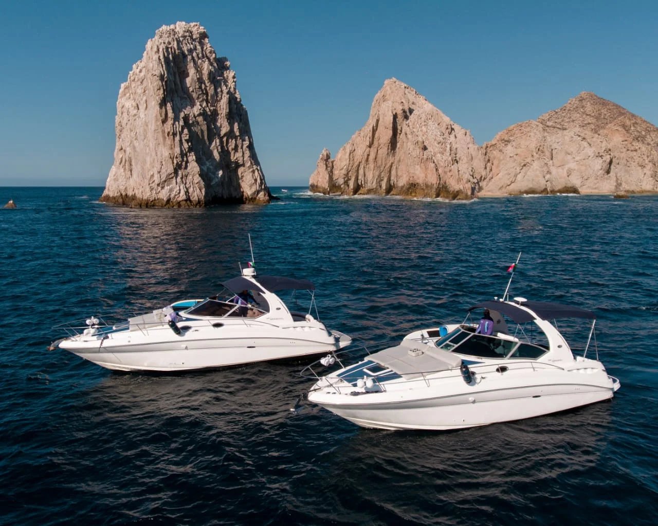 Sea Ray 32 Yacht for Rent in Cabo San Lucas, luxury yacht rental Cabo San Lucas Los Cabos (2/7)
