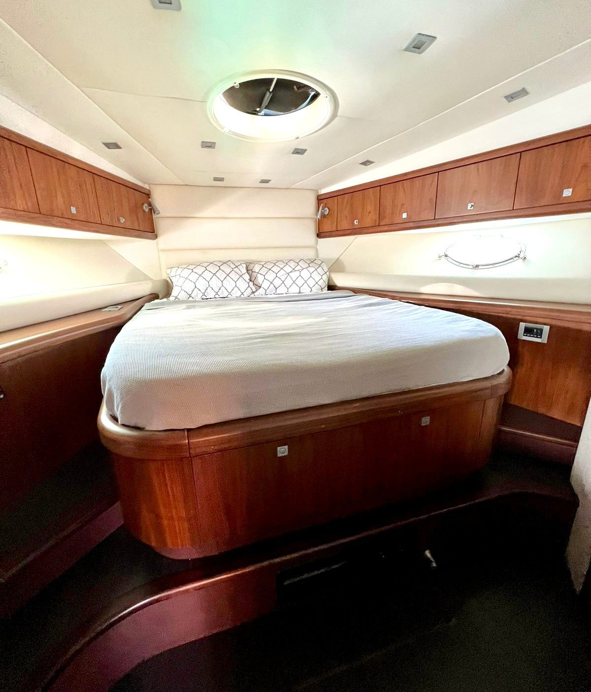 Sunseeker 57 Yacht for Rent in Cabo San Lucas, luxury yacht rental Cabo San Lucas Los Cabos (7/10)